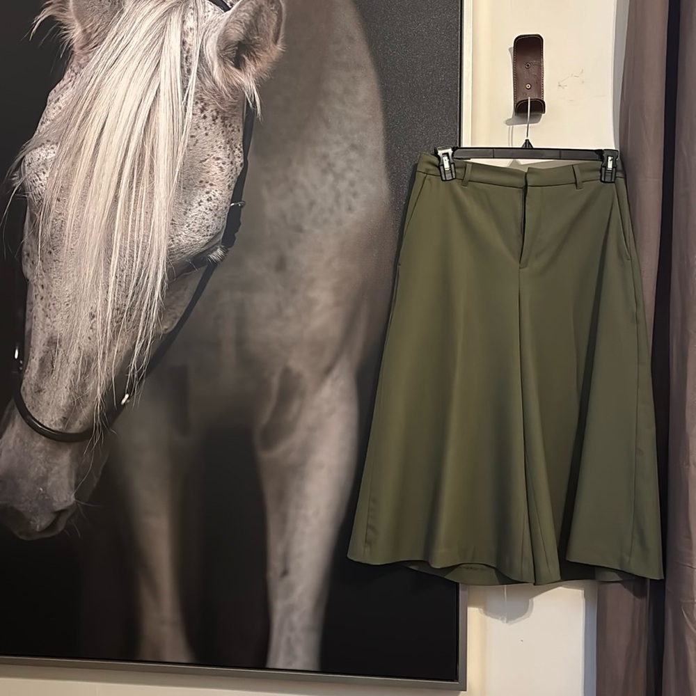 Calve length wide legged pants